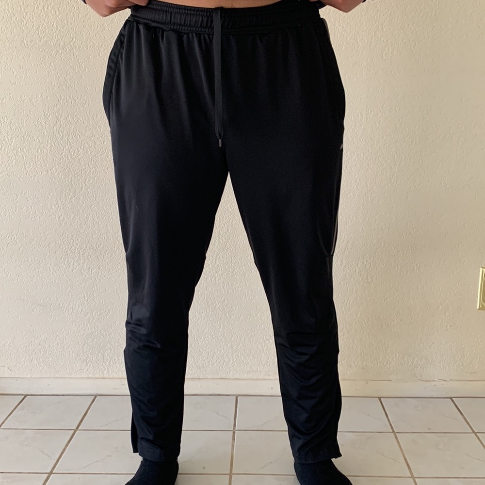 Light breathable sweatpants. Size L. Color Black